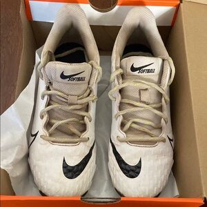 Nike Hyperdiamond softball cleats sz 7